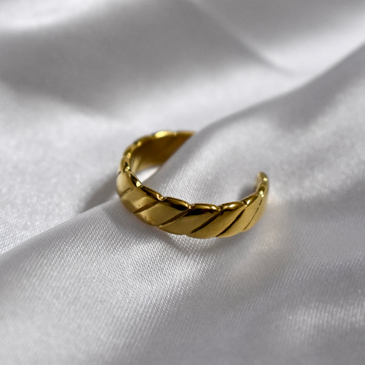 Ribbed Ring